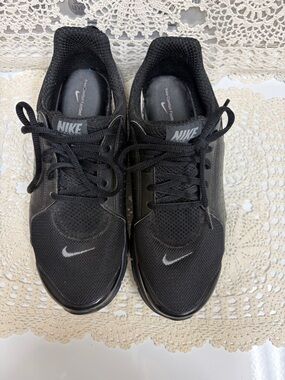 Nike Women’s 7.5 Black Mesh Athletic Sneakers